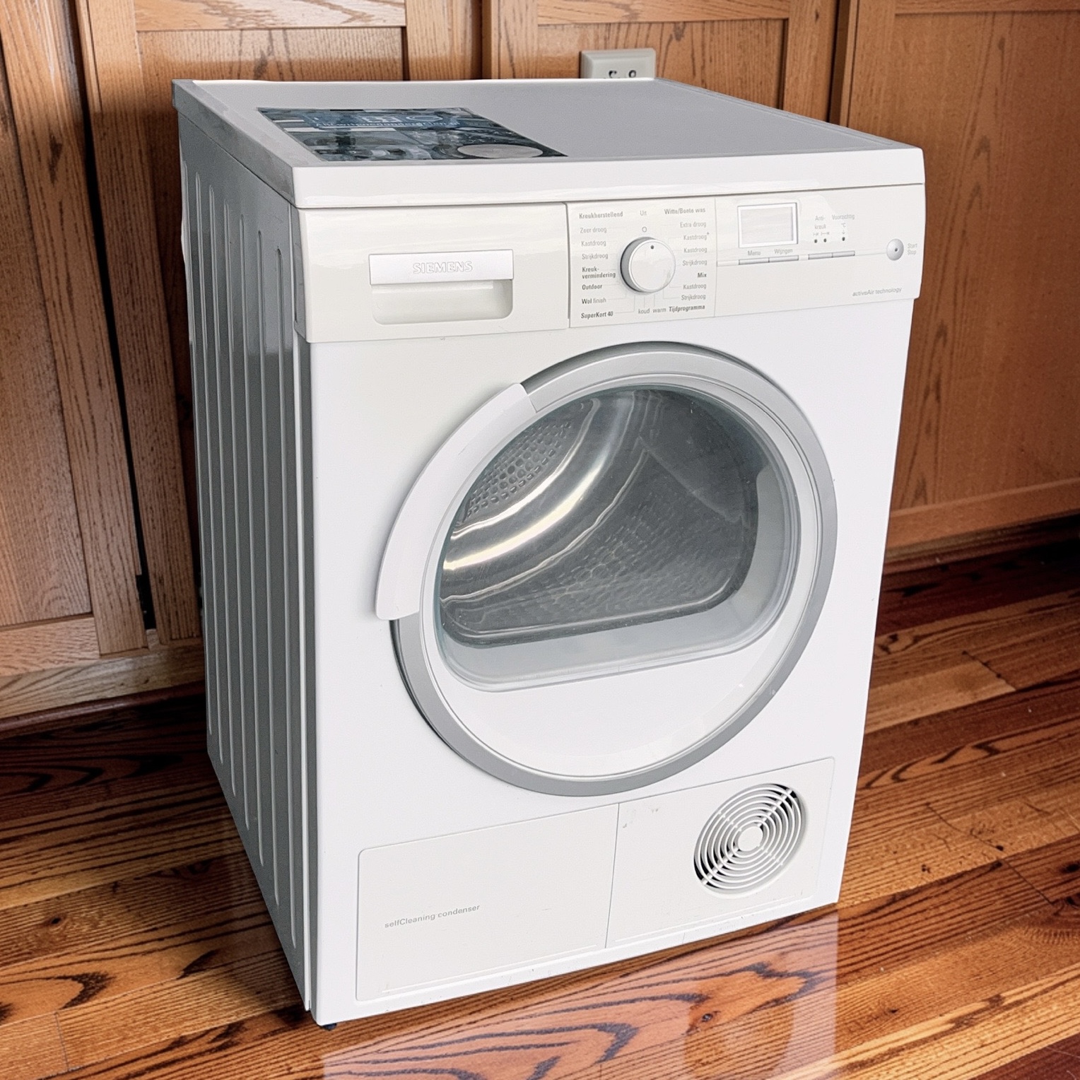 Warmtepompdroger SIEMENS ActiveAir 7kg WT46W560NL €249,-
