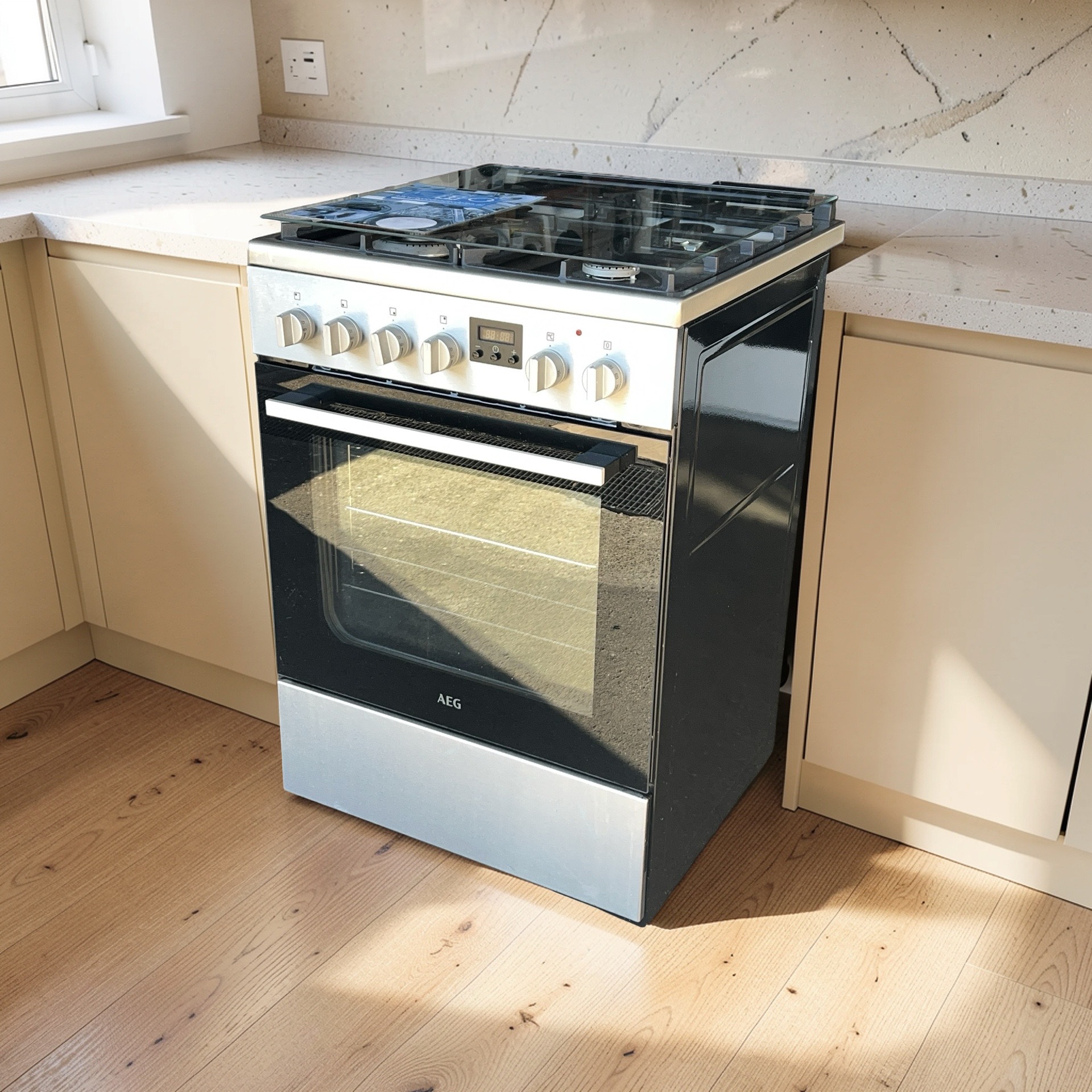 Gasfornuis AEG RVS-BLACK met Heteluchtoven CKB64412BM €299,- - Image 2