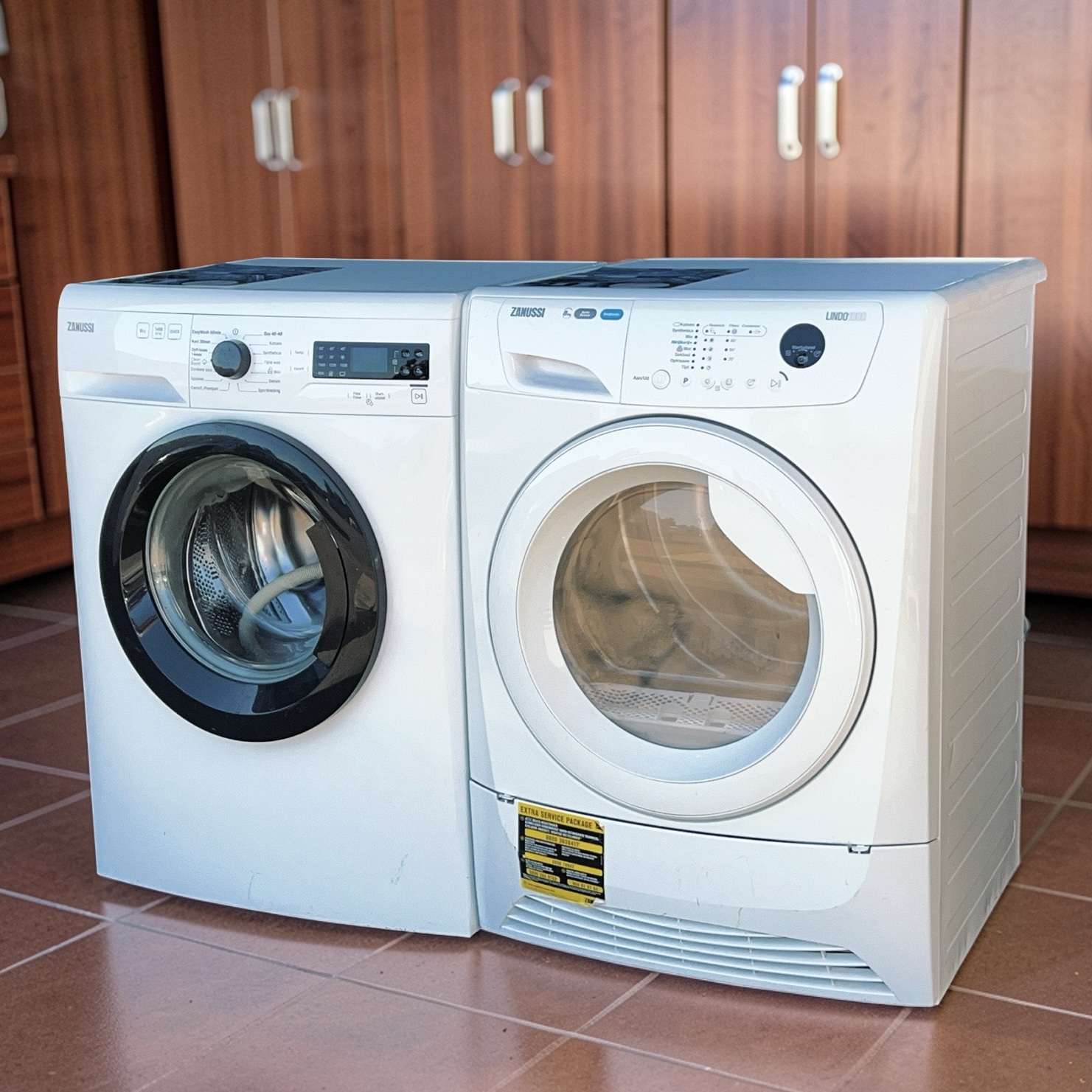 Voordeelset 8kg ZANUSSI Wasmachine ZWFPISA + Warmtepompdroger A+ €478,-